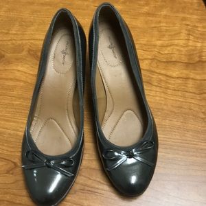 Jaclyn Smith pumps